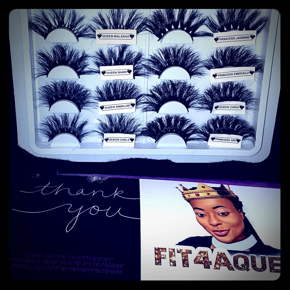 QUEEN/PRINCESS COLLECTION LASHBOOK. 
16 DIFFERENT